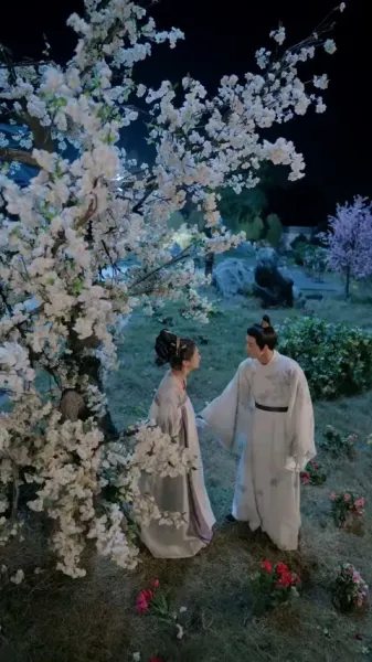 เงามายาในวังสลาย