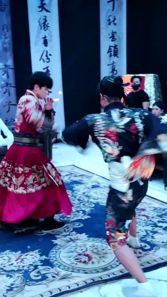 องครักษ์หลงยุค