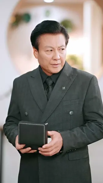 แม่บ้านบัลลังก์เพชร