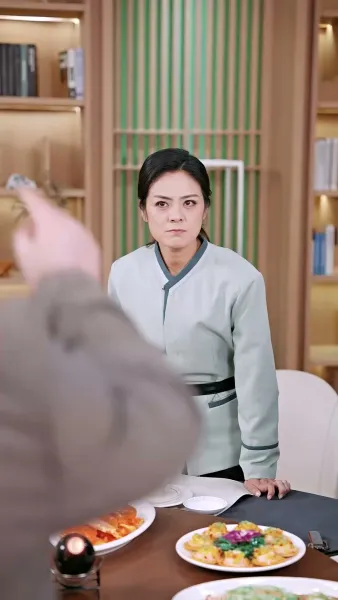 แม่บ้านบัลลังก์เพชร