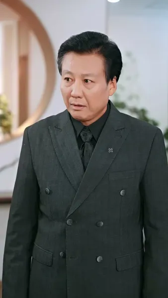 แม่บ้านบัลลังก์เพชร