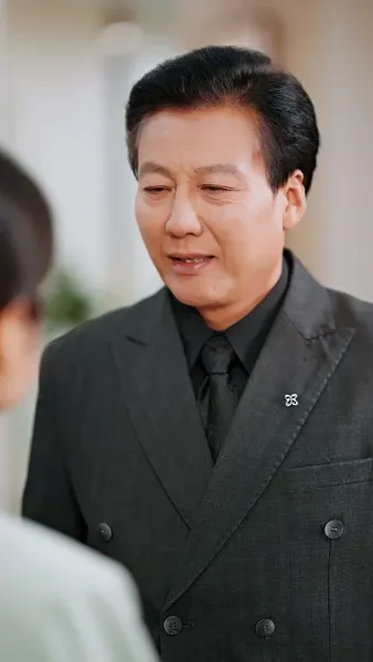 แม่บ้านบัลลังก์เพชร