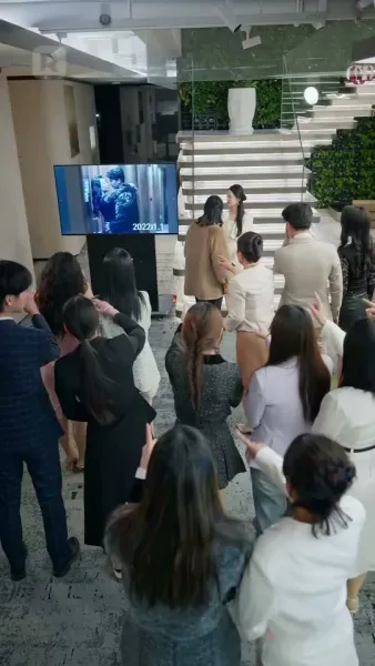 จักรวาลส่งเธอมา