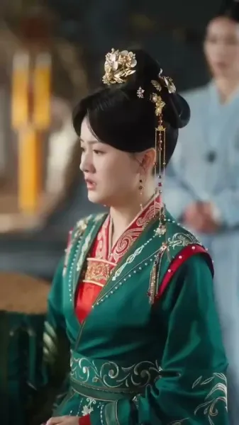 รักเร้นแสงจันทร์: กลเกมวัง