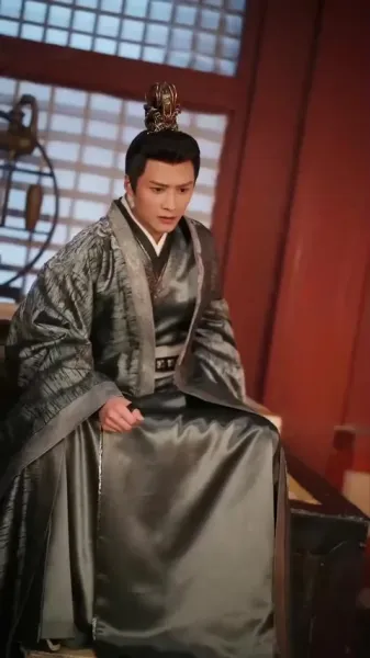 รักเร้นแสงจันทร์: กลเกมวัง