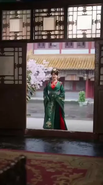 รักเร้นแสงจันทร์: กลเกมวัง