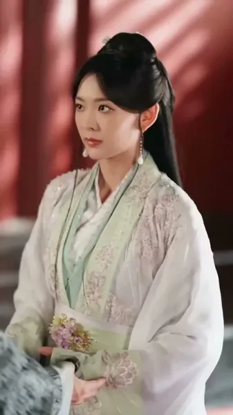 รักเร้นแสงจันทร์: กลเกมวัง