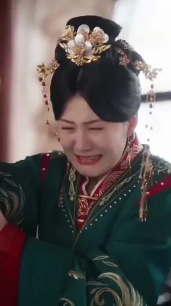 รักเร้นแสงจันทร์: กลเกมวัง