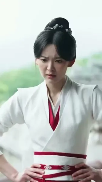 รักเร้นแสงจันทร์: กลเกมวัง