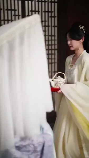 รักเร้นแสงจันทร์: กลเกมวัง