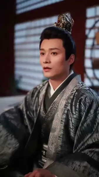 รักเร้นแสงจันทร์: กลเกมวัง