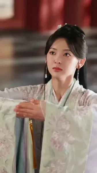 รักเร้นแสงจันทร์: กลเกมวัง