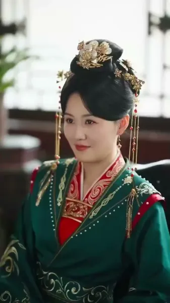 รักเร้นแสงจันทร์: กลเกมวัง