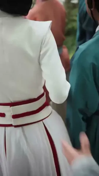 รักเร้นแสงจันทร์: กลเกมวัง