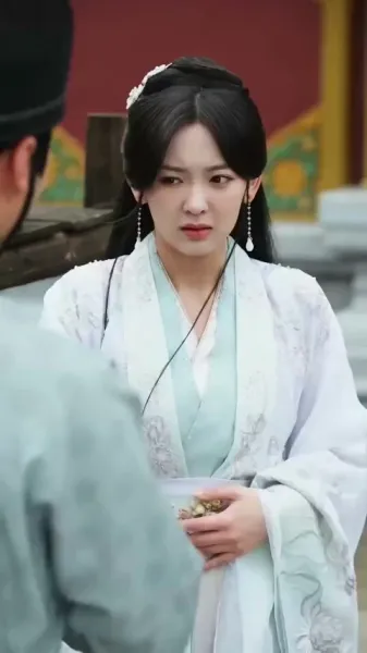 รักเร้นแสงจันทร์: กลเกมวัง