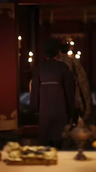 รักเร้นแสงจันทร์: กลเกมวัง