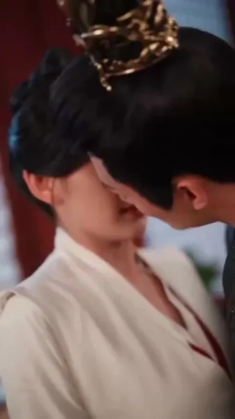 รักเร้นแสงจันทร์: กลเกมวัง