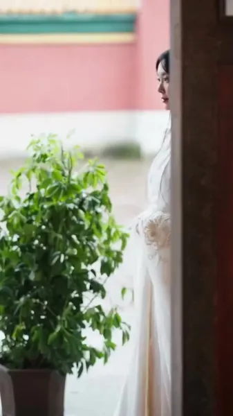 รักเร้นแสงจันทร์: กลเกมวัง