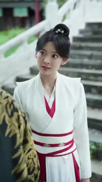 รักเร้นแสงจันทร์: กลเกมวัง