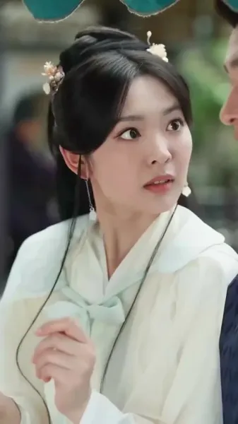 รักเร้นแสงจันทร์: กลเกมวัง