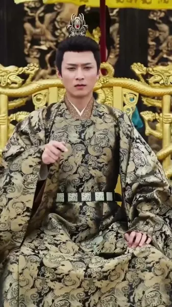 รักเร้นแสงจันทร์: กลเกมวัง