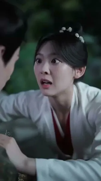 รักเร้นแสงจันทร์: กลเกมวัง