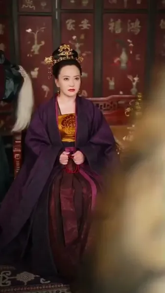 รักเร้นแสงจันทร์: กลเกมวัง