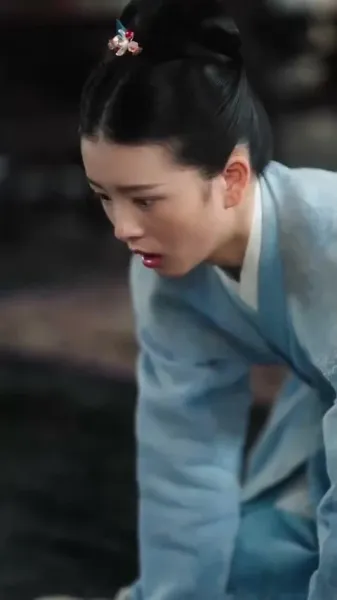 รักเร้นแสงจันทร์: กลเกมวัง