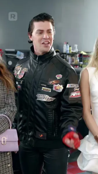 (พากย์) มหาเศรษฐีผู้หลบซ่อนบนฟากฟ้า