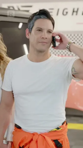 (พากย์) มหาเศรษฐีผู้หลบซ่อนบนฟากฟ้า