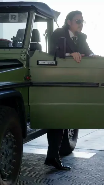 (พากย์) มหาเศรษฐีผู้หลบซ่อนบนฟากฟ้า