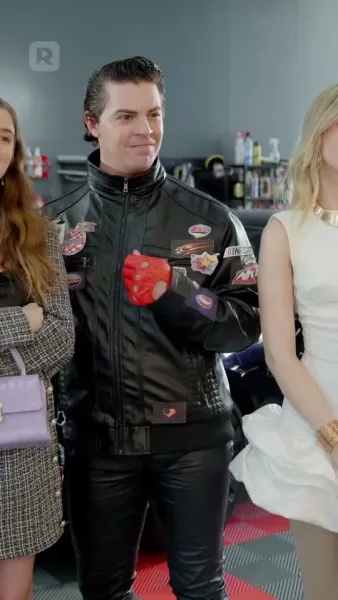 (พากย์) มหาเศรษฐีผู้หลบซ่อนบนฟากฟ้า