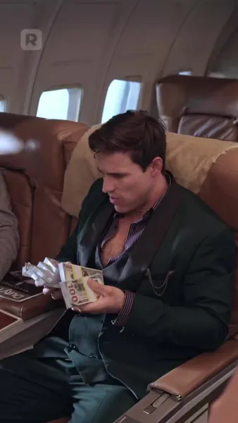 (พากย์) มหาเศรษฐีผู้หลบซ่อนบนฟากฟ้า