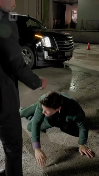 (พากย์) มหาเศรษฐีผู้หลบซ่อนบนฟากฟ้า