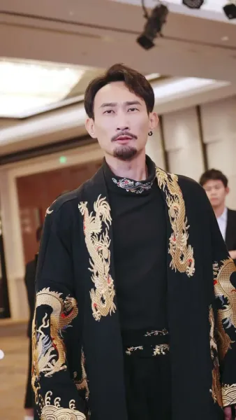 ผมไม่ใช่แค่หมอมหัศจรรย์ แต่ยังเป็นพระเจ้า