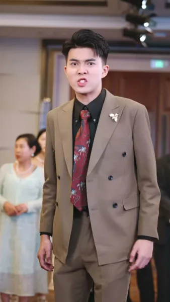 ผมไม่ใช่แค่หมอมหัศจรรย์ แต่ยังเป็นพระเจ้า