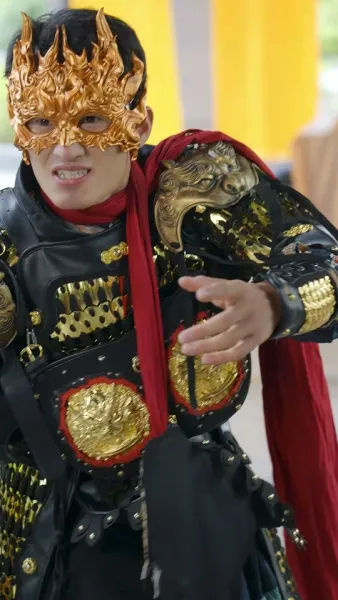 ผมไม่ใช่แค่หมอมหัศจรรย์ แต่ยังเป็นพระเจ้า