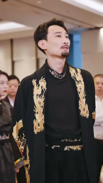 ผมไม่ใช่แค่หมอมหัศจรรย์ แต่ยังเป็นพระเจ้า