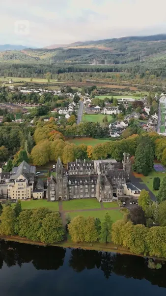 กอดกลางเงามืด