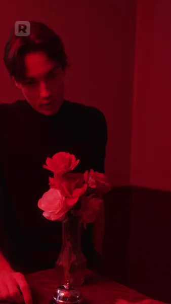 กอดกลางเงามืด