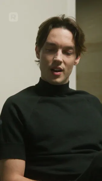 กอดกลางเงามืด