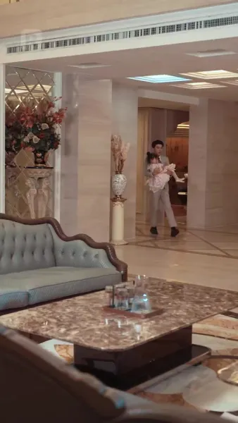 หลังหย่า ภรรยาเก่าดังทั่วเวิร์ล