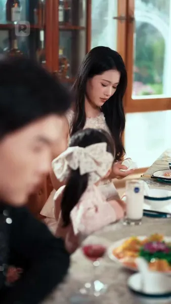 หลังหย่า ภรรยาเก่าดังทั่วเวิร์ล