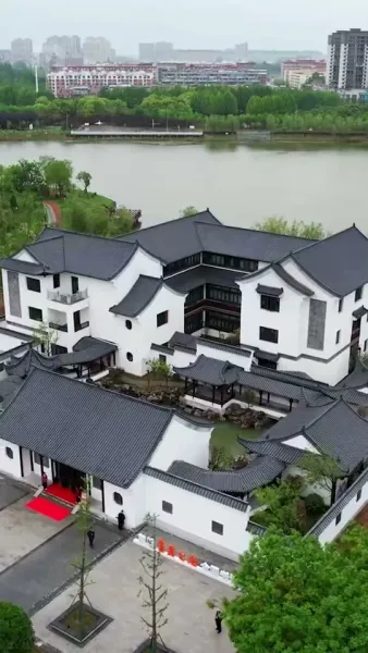 หลังหย่า ภรรยาเก่าดังทั่วเวิร์ล