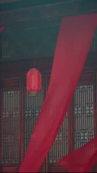 กลิ่นดอกไม้ในเถ้าธุลี