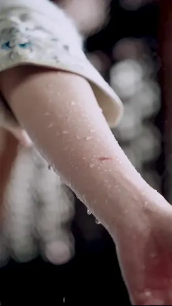 กลิ่นดอกไม้ในเถ้าธุลี