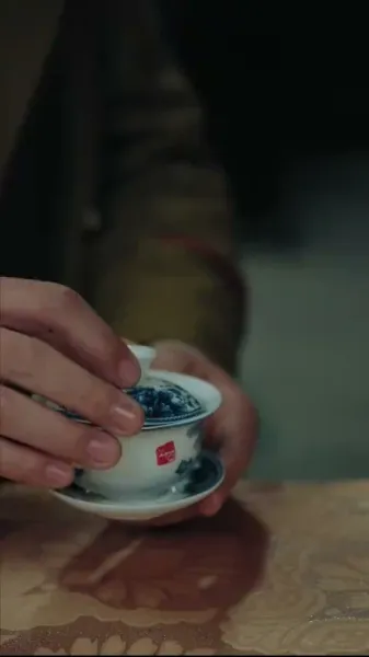 กลิ่นดอกไม้ในเถ้าธุลี