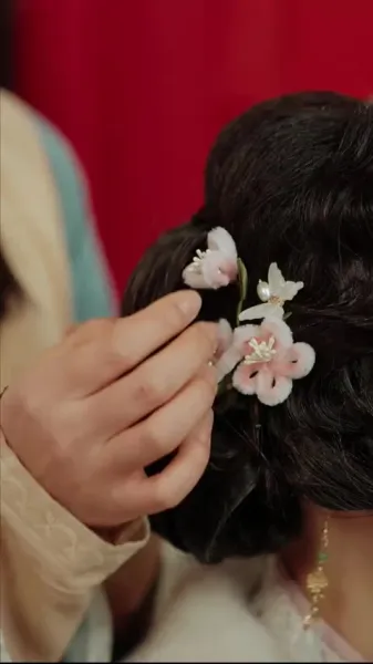 กลิ่นดอกไม้ในเถ้าธุลี