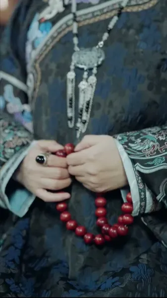 กลิ่นดอกไม้ในเถ้าธุลี