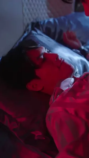 รักซ่อนมีด